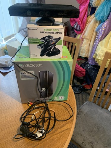 Xbox 360 boxed working with - 360,