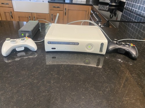 Microsoft xbox 360 bundle used - 360,